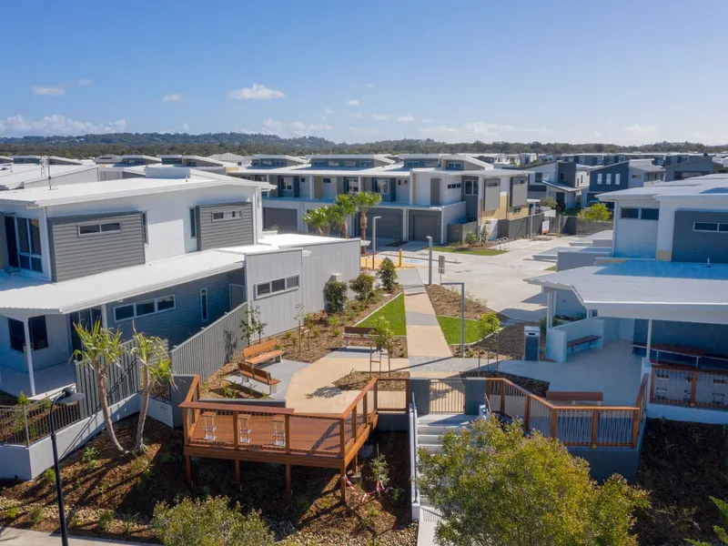 STUNNING BRIGHTWATER TOWNHOUSE