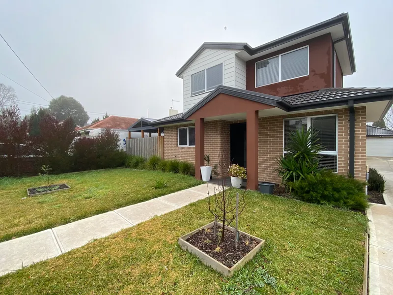 2 Bedroom Townhouse - Clean & Tidy Throughout!