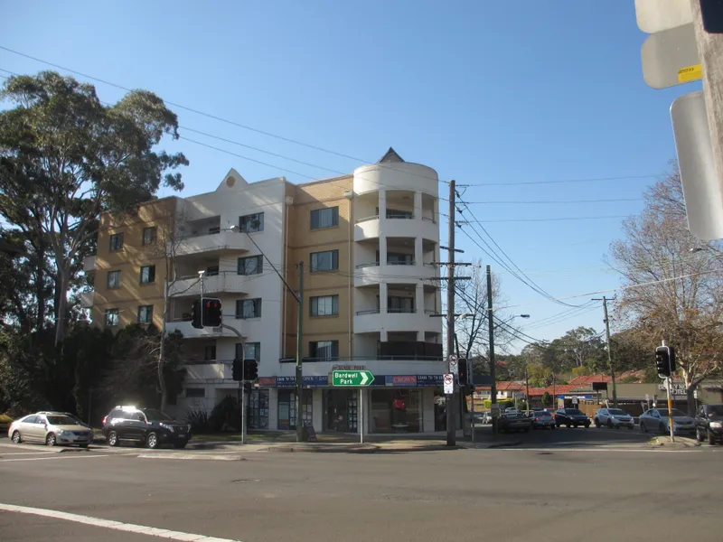 Newly renovated top floor apartment - JUST LISTED!!!