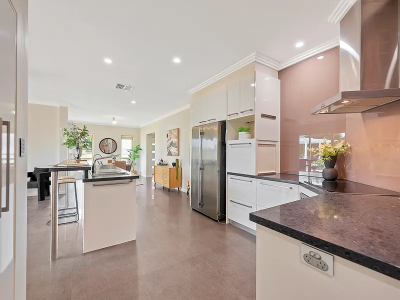 Fantastic 5 Bedroom quality home!