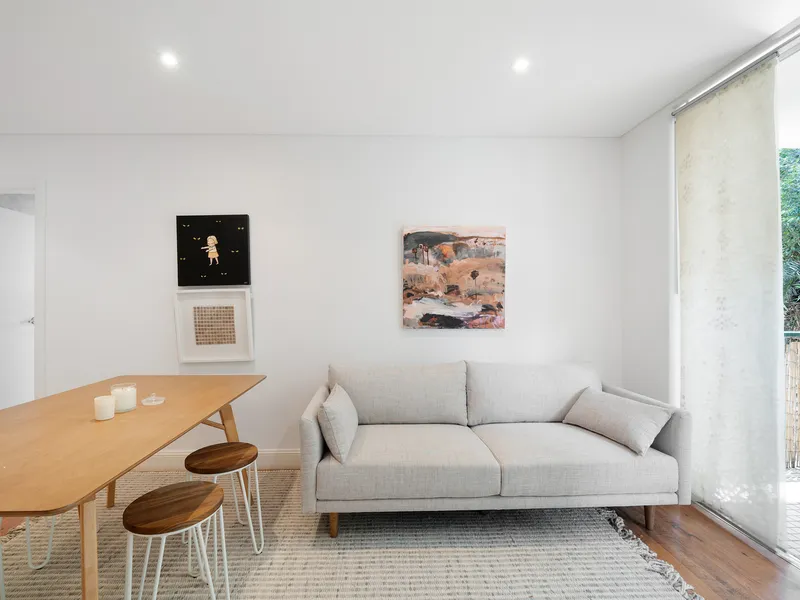 RELAXED TWO BEDDER // STYLISH HOME