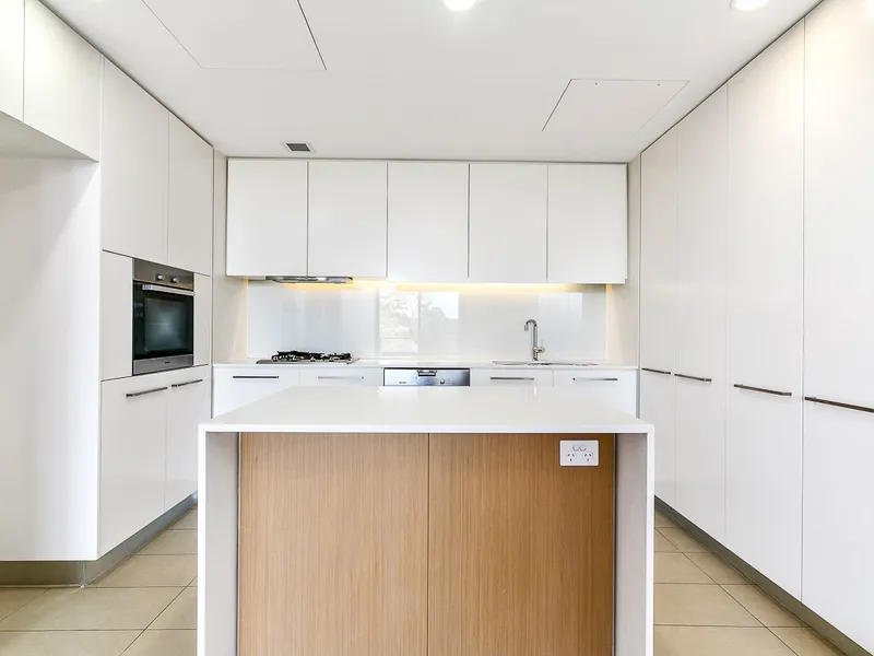 MODERN NORTH FACING APARTMENT - EASY WALK TO STATION