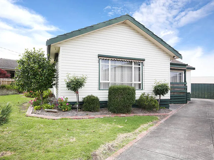 Easy Living in Central Doncaster East!