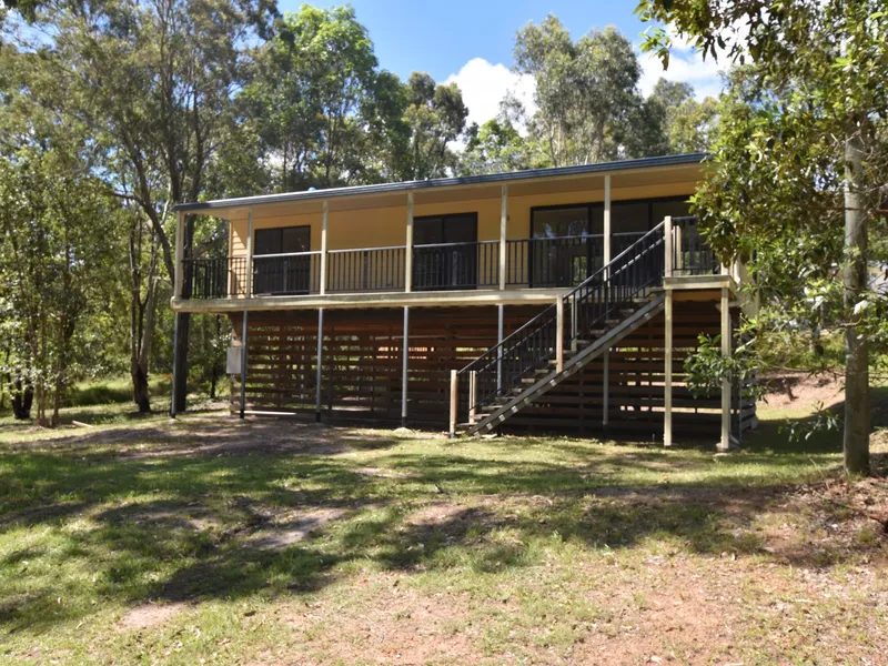 High Set 3 Bedroom Home near Sandy Beach-Underhouse Storage