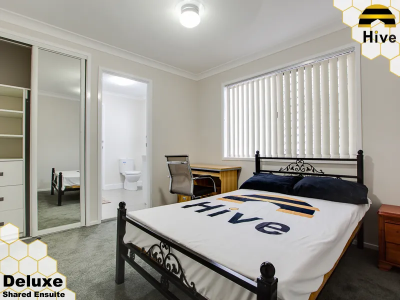 Perfect for 2 friends- 2 rooms in share house with shared ensuite!
