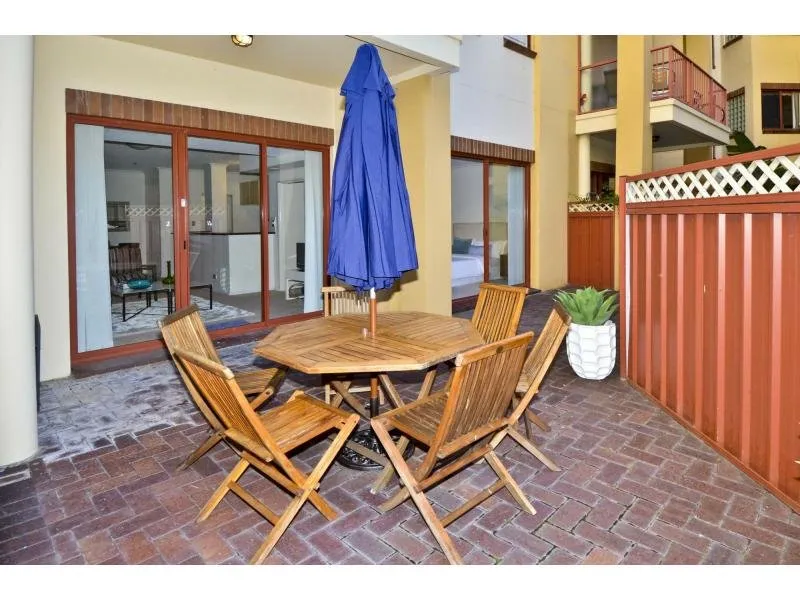 Spacious 2  Bedroom with courtyard