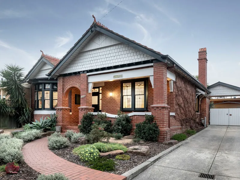 Carinya – Modern Federation Bliss