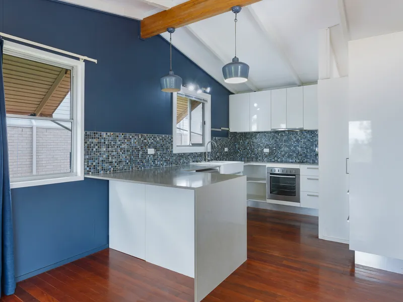 Immaculate Family Home With Stunning Mountain Views!