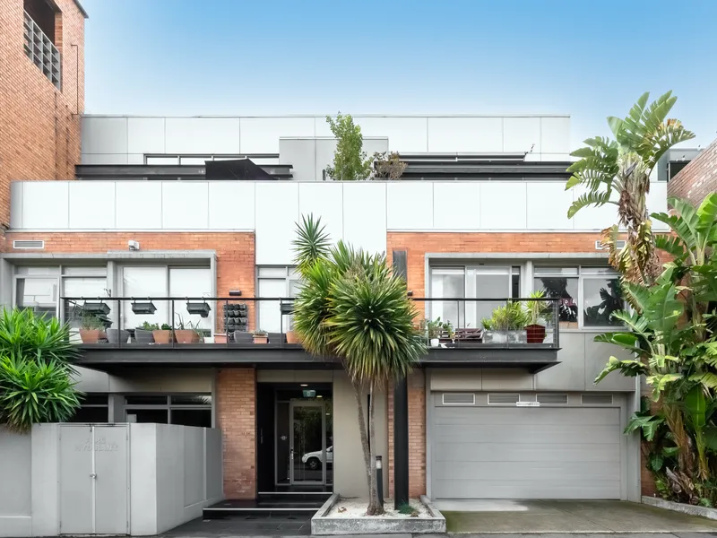 Executive living on the edge of the city!