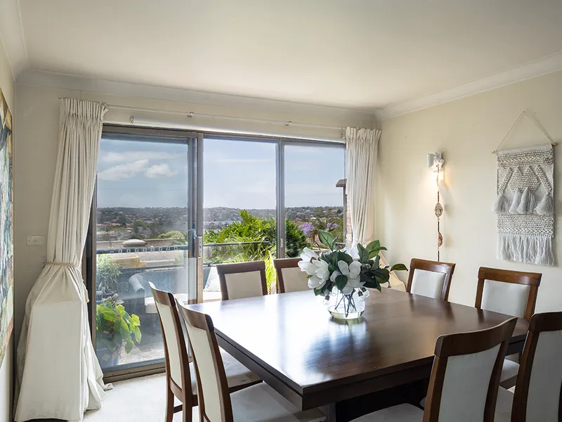 Expansive Middle Harbour unit with lush courtyard