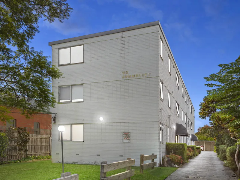 Immaculate sun-filled apartment, perfectly positioned in vibrant location