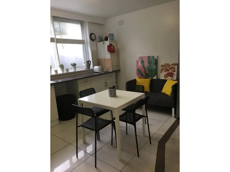 Great value 4BR 2 BATH APARTMENT , PARKING , Furnished Monash Uni ,Caulfield