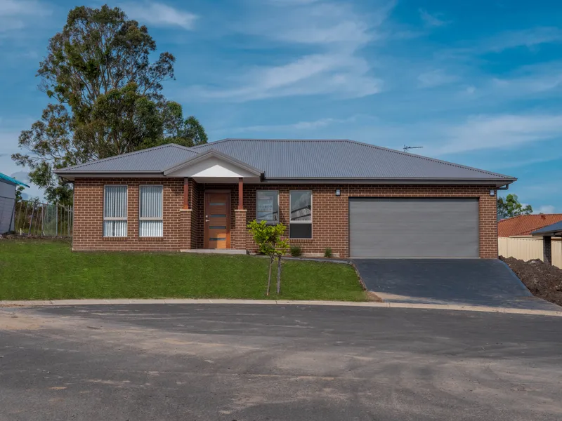 BRAND NEW AND LUXURIOUS HOME IN ABERGLASSLYN