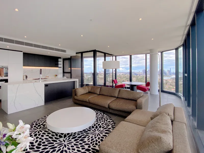 Luxury Sub-penthouse with City View