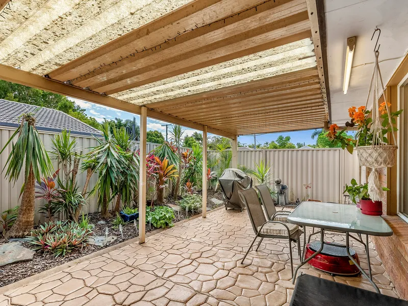 SINGLE LEVEL - GREAT LOCATION