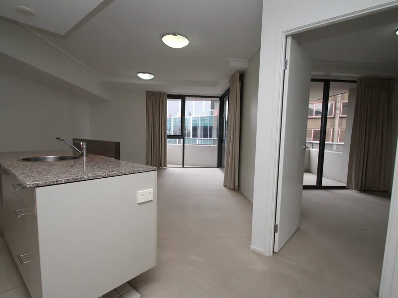 UNFURNISHED 2 BEDROOM BEAUTY ON THE 19TH FLOOR