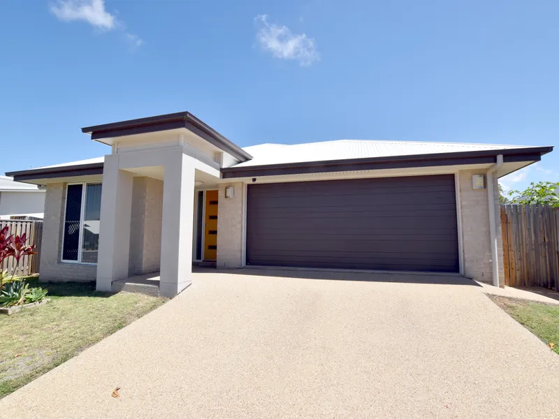 :: LARGE FAMILY HOME CLOSE TO EVERYTHING