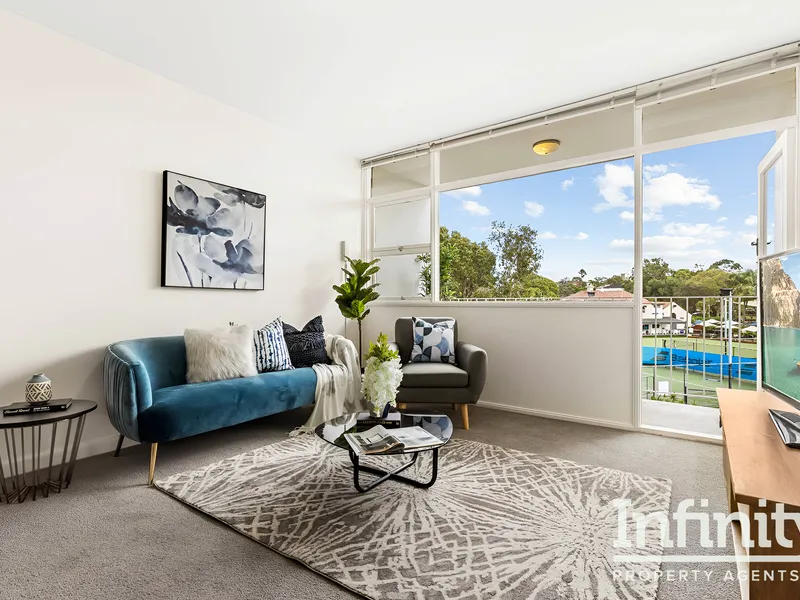 STYLISH SUNNY TWO-BEDROOM APARTMENT IN PREMIUM LOCATION