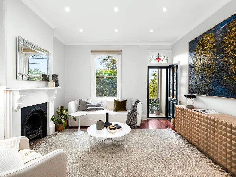 Family Sized Terrace With A Luxurious Parent's Retreat