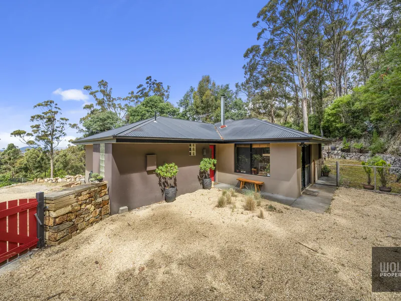 STUNNING HOME OFFERING LIFESTYLE