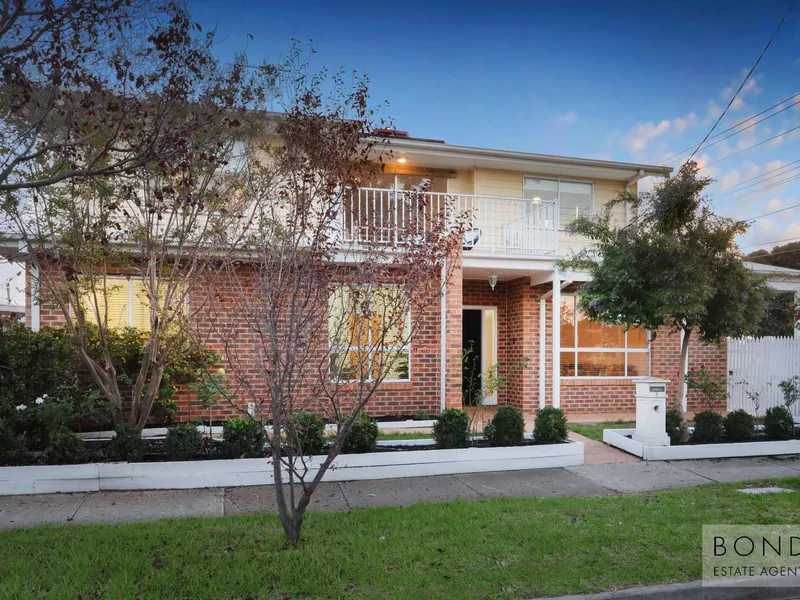 YOUR OWN PRIVATE MINI MANSION