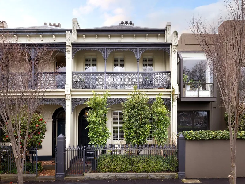LUXURY LISTING 3 BEDROOM EAST MELBOURNE HOME AVAILABLE NOW