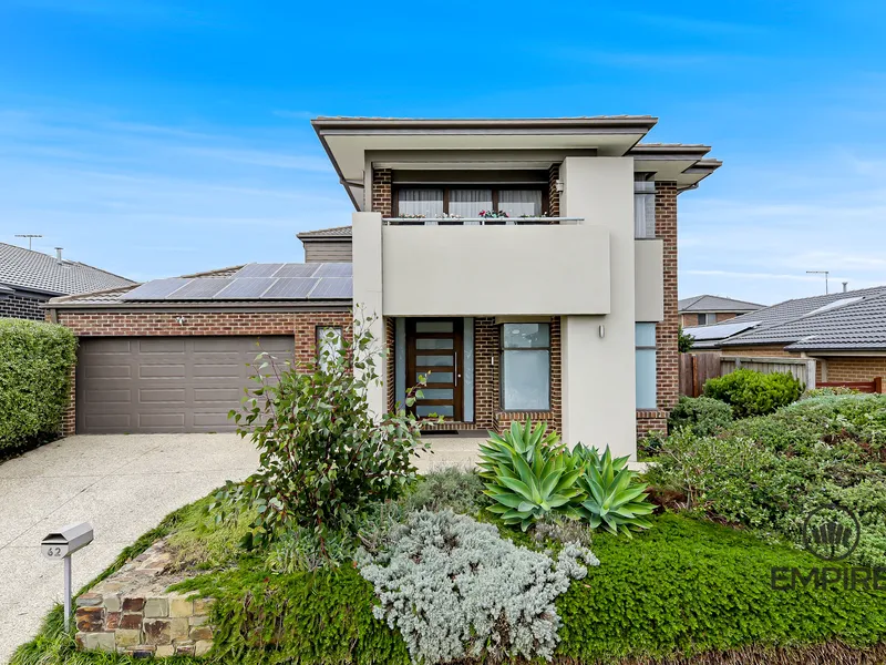 Incomparable Family Living In Circa