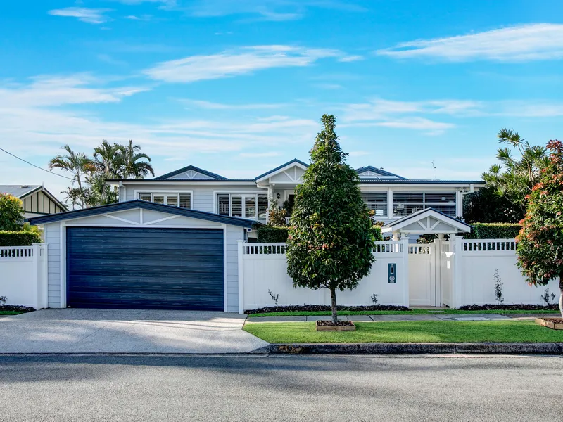 STUNNING FAMILY HOME ON 607SQM BLOCK IN CHIRN PARK