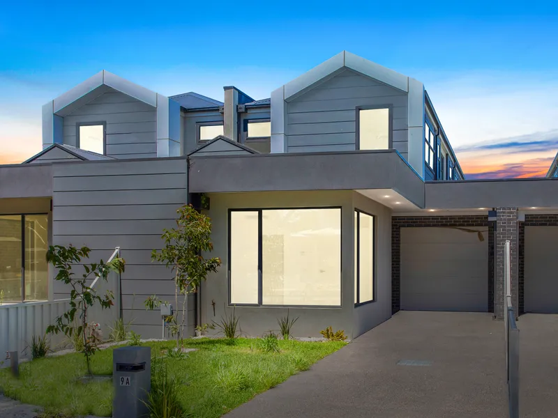 First Class Family Living, Luxury & Prime Locale!