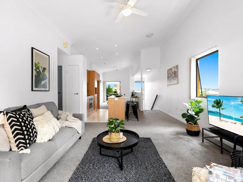 Sprawling Unit with Separate Entry