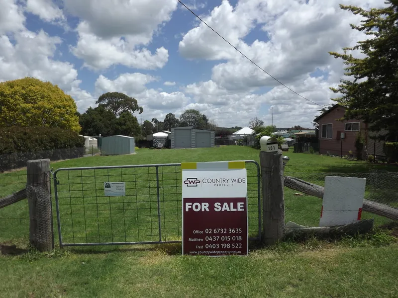 A very cosy 1012 square residential block