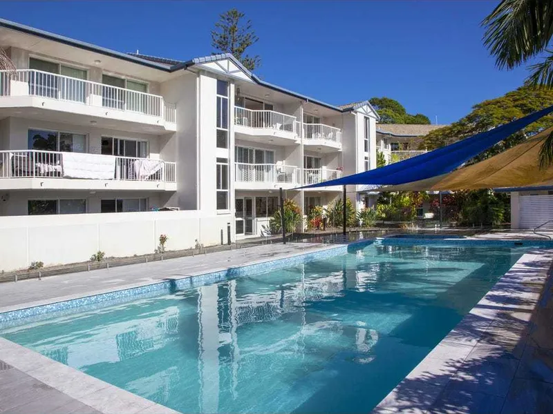 AMAZING UNIT IN HEART OF BURLEIGH HEADS