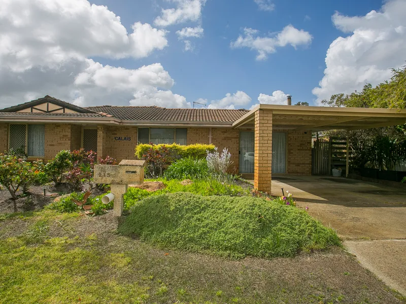Centrally Located Home with Workshop on Large 696m2 R20/50 Block!