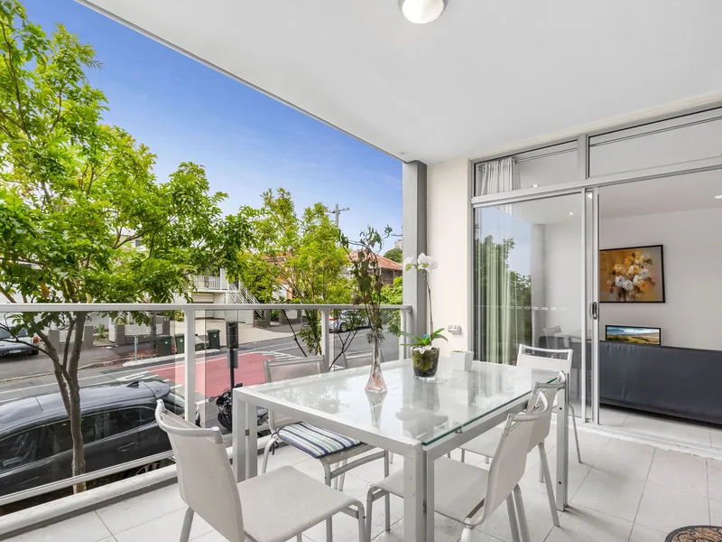 Fully Furnished Spacious 3 Bedroom Unit!