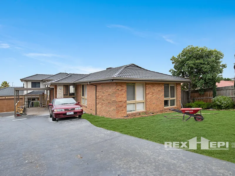 Beautiful & Well Maintained Family Home!