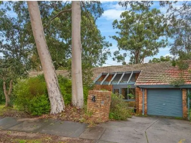 Great family living with impressive lakeside prestige