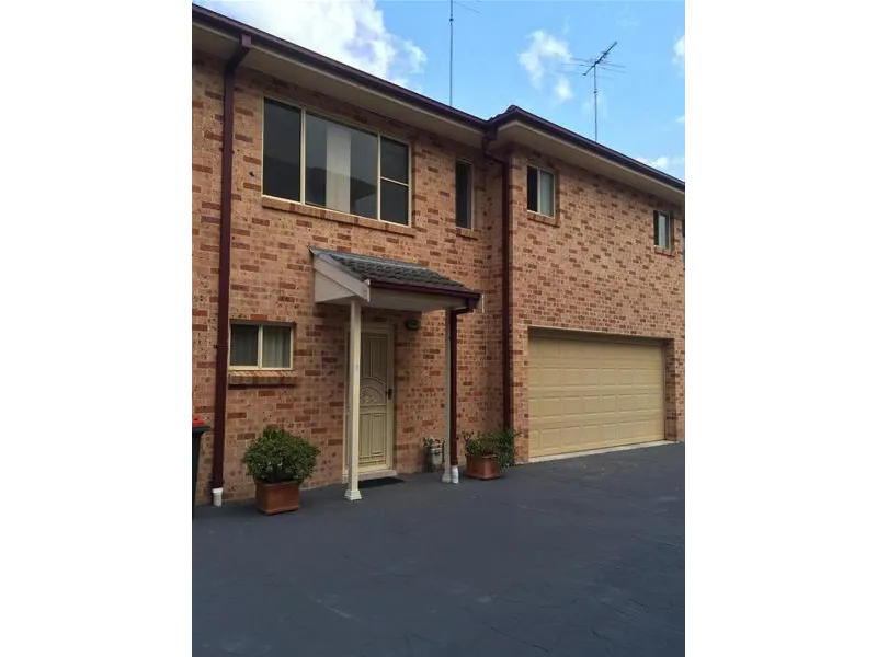 'SPACIOUS TOWNHOUSE IN SECURITY COMPLEX'