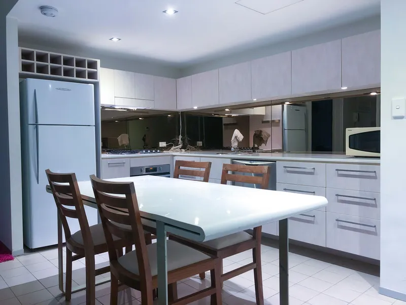 Fully furnished 2 bedroom apartment opposite USyd