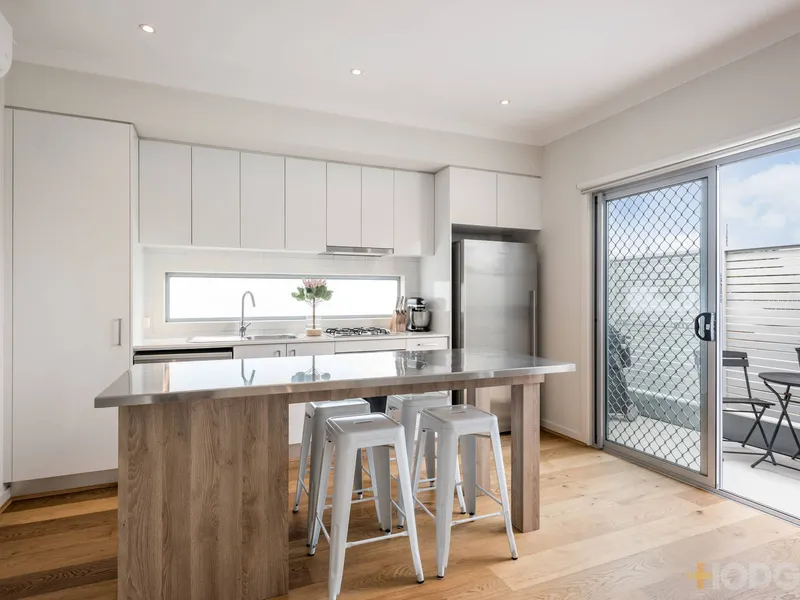 BRIGHT, FRESH & STYLISH