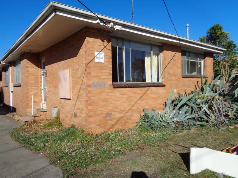 FRESHLY PAINTED & NEW FLOORBOARDS