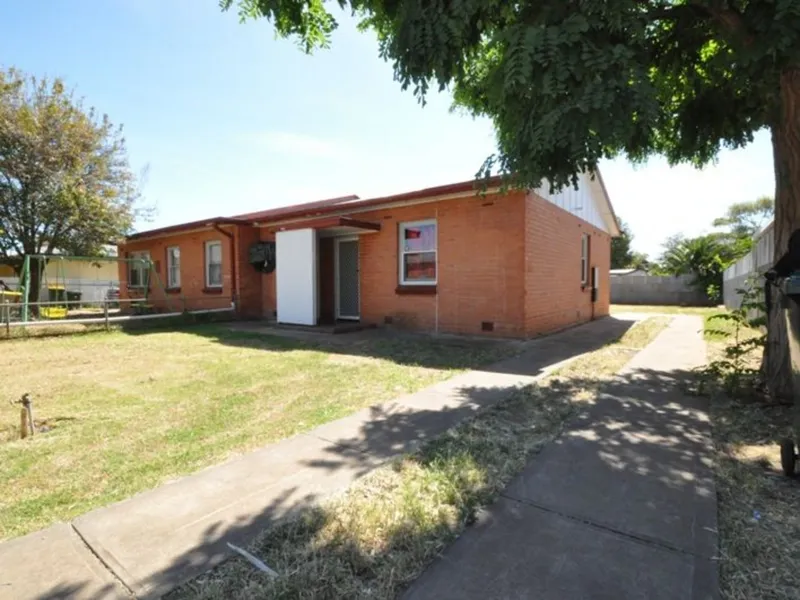 2 Bedroom Stunner with 1 Bathroom