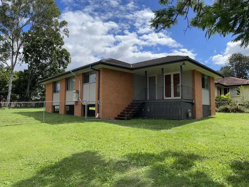 Beautiful house in a great location, Available Now!