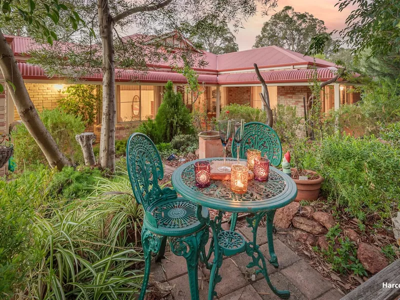 Araluen Colonial Home - Views on an Acre of Land