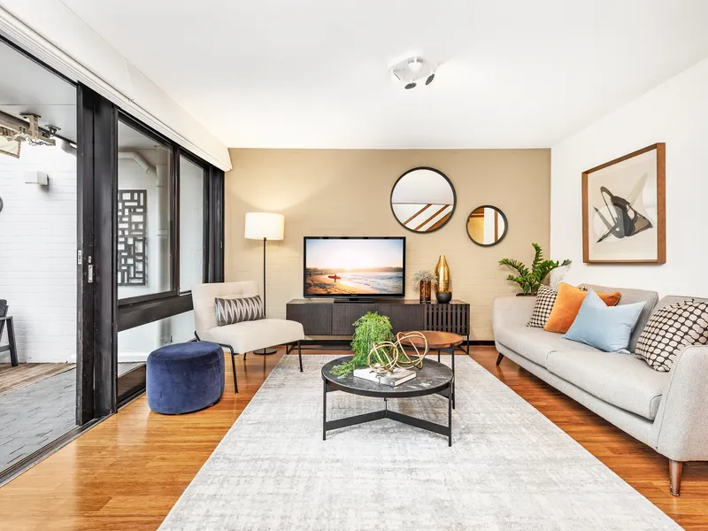 Elegant urban sanctuary a stroll to cosmopolitan attractions