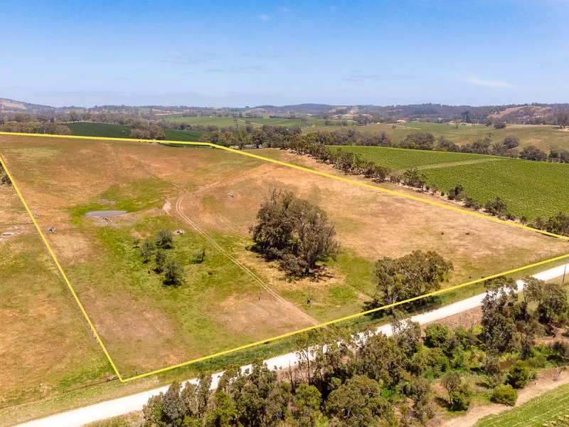 12.04 hectares, water licence, great soil, great views