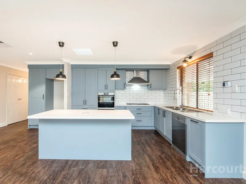 Inviting Family Home with Side Access!