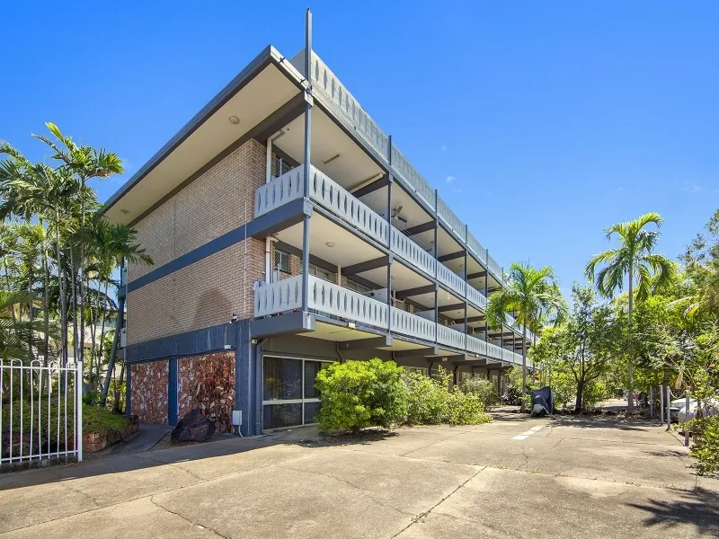 CONTEMPORARY STUDIO IN FORESHORE SETTING