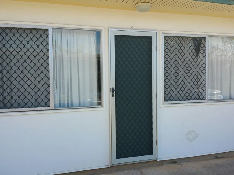 PARTLY FURNISHED UNIT IN GLADSTONE