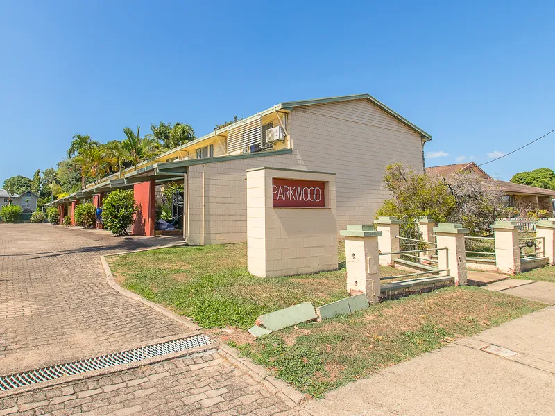 Hyde Park Townhouse - Perfectly Located.