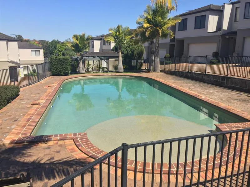 SPACIOUS & MODERN TOWNHOUSE IN PROMINENT LOCATION